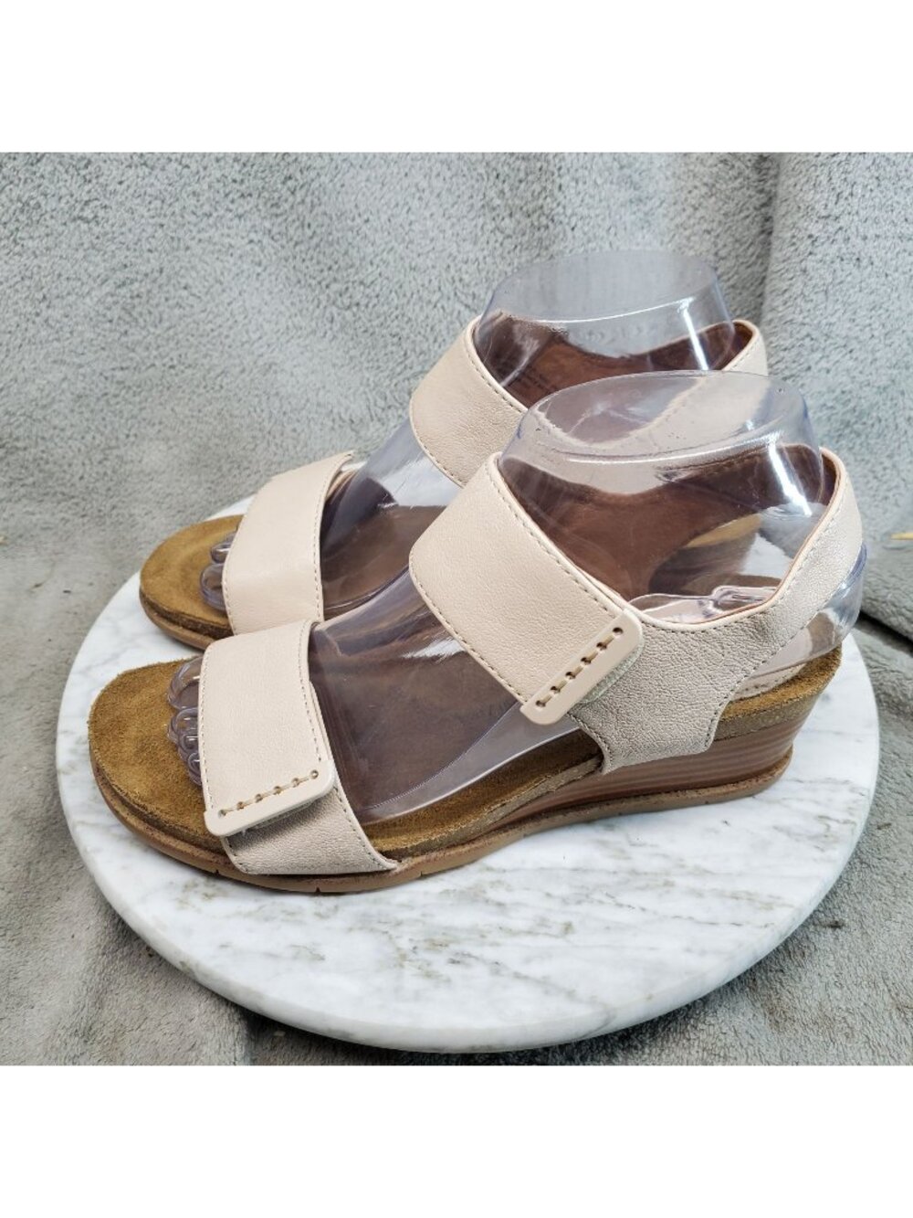 Sofft Shoes Womens Size 6.5 Verdi II Cream Leather Wedge Sandals *Read*
